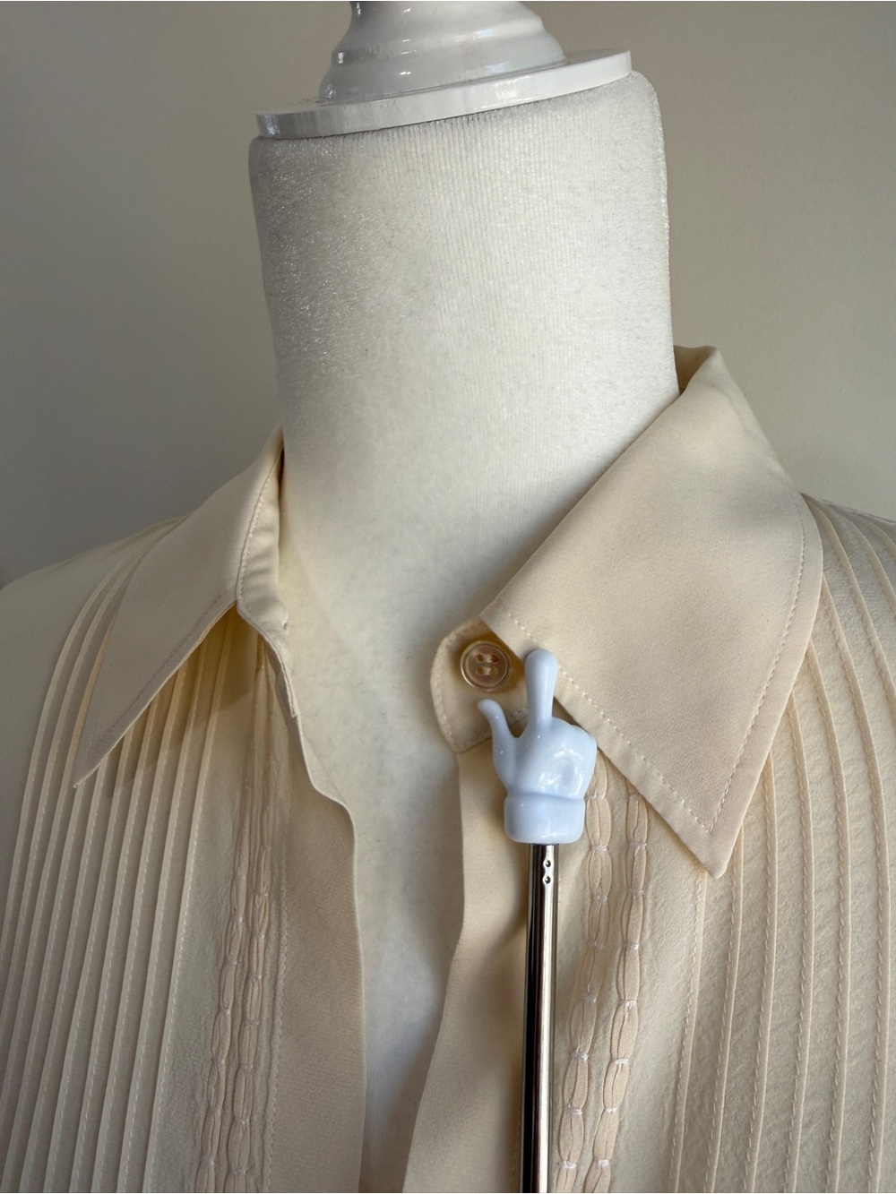 Theory Cream Silk Pintuck Embroidered Blouse – Size Medium - Picture 2 of 9